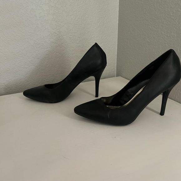 Black pointed heel - Picture 3 of 6